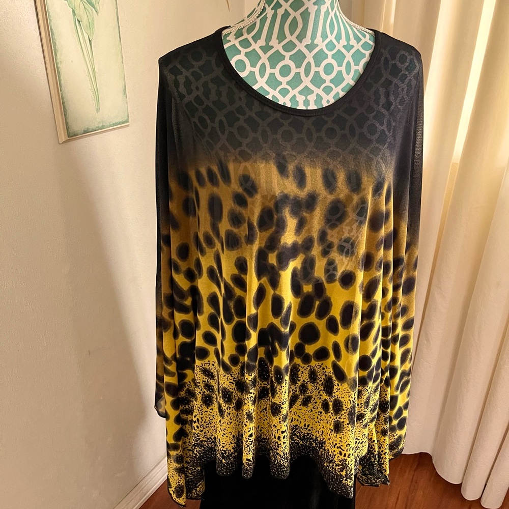 NWOT Beautiful Blouse for the night out of the town very comfy